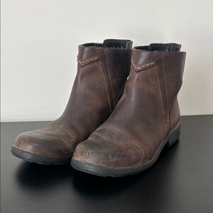 LL Bean Distressed Ankle Booties Brown Round Toe Hook and Loop Closure